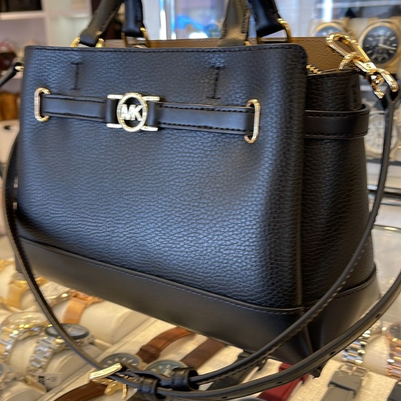 Michael Kors Reed Small Satchel Crossbody Center Zip Bag
Color: Black
NWT - Picture 14 of 16